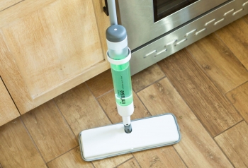 What Is a pH-Neutral Floor Cleaner and Why Is It Beneficial with Your Spray Mop?